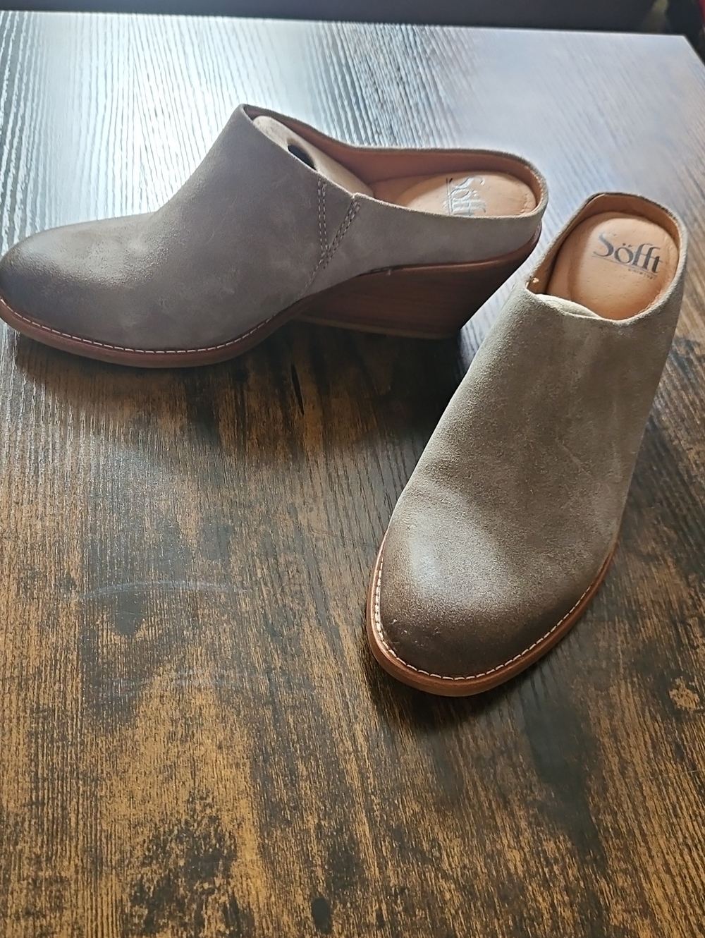 Sofft Gray Suede Mule Clogs with Stacked Heel